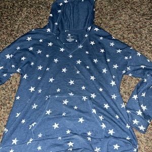 Sonoma blue and white star hooded pull over. Worn once. Size : XL runs a bit sm